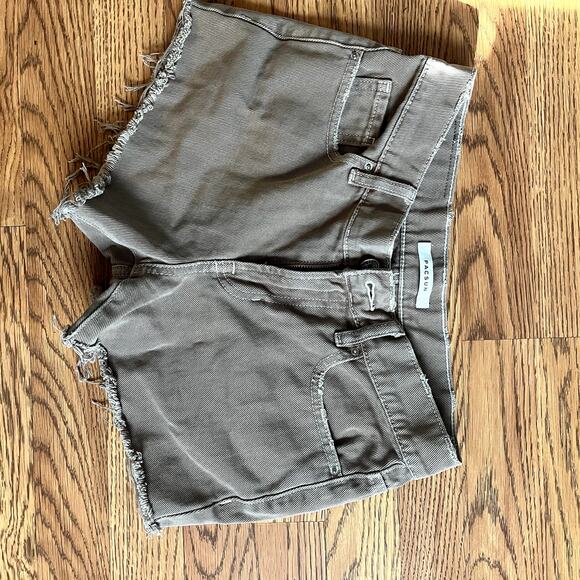 Pacsun 90s Boyfriend Jean Shorts - Picture 2 of 4